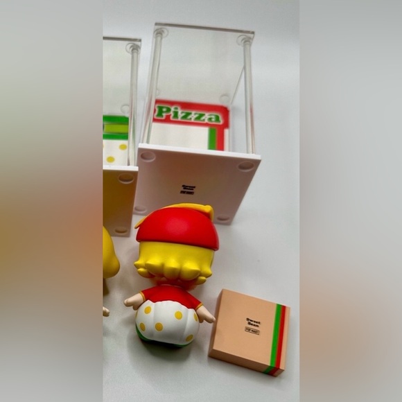 Popmart Sweet Bean Supermarket Vinyl Figure Set with Display Pop Mart - Pizza - Picture 3 of 3